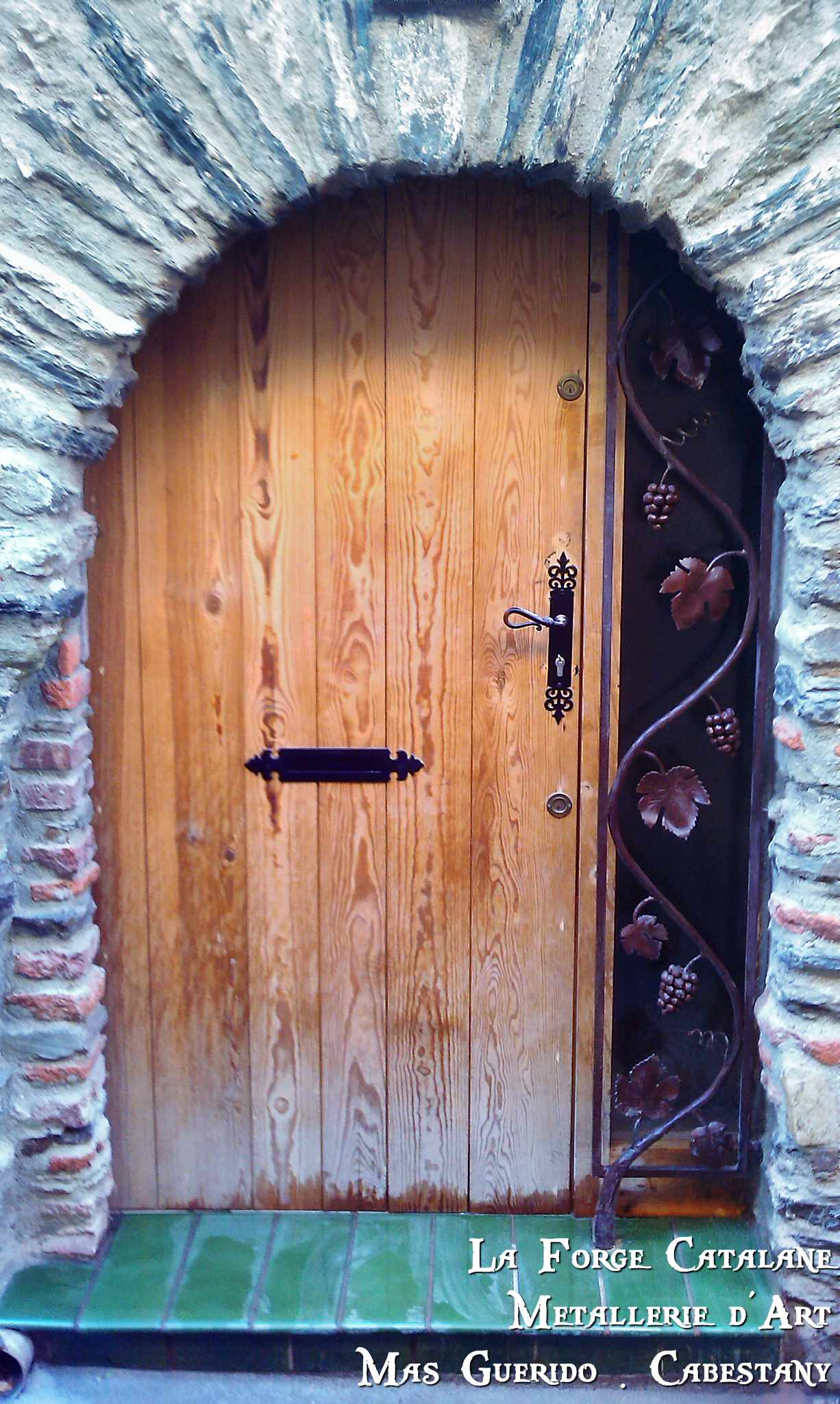 grille sur partie fixe inspiration feuilles de vignes forge catalane.jpg